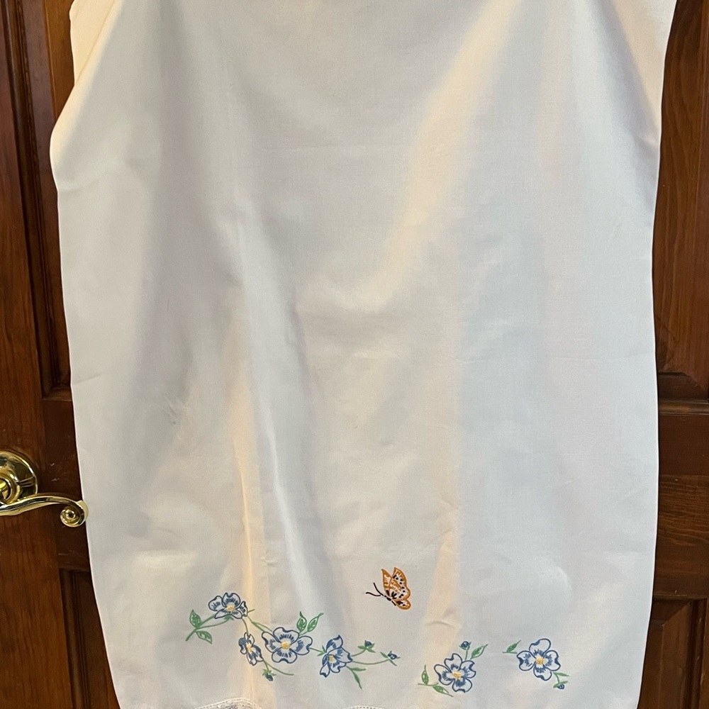 Pair of Handmade & Crosstiched Pillowcases w/lace Border 29” x 21.5” Never Used - Picture 6 of 10
